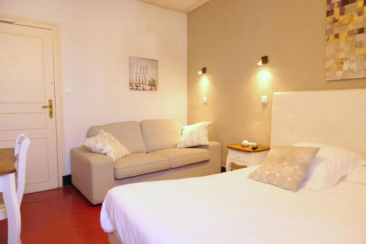 Logis Hotel Restaurant De Provence Orange  2*, Orange (Vaucluse)